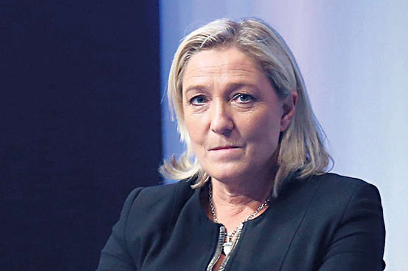 Marine Le Pen Fransa'da başörtüsünün yasaklanmasını istedi